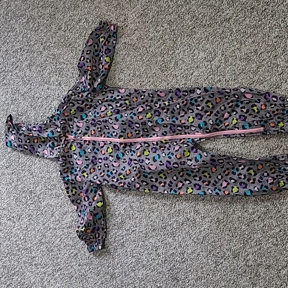 4T one piece splash suit. - Picture 1 of 3